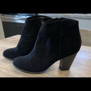 Old Navy black suede boots
